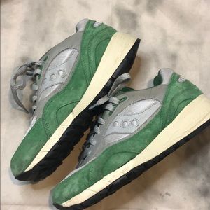 Green and gray SAUCONY men’s size 6.5